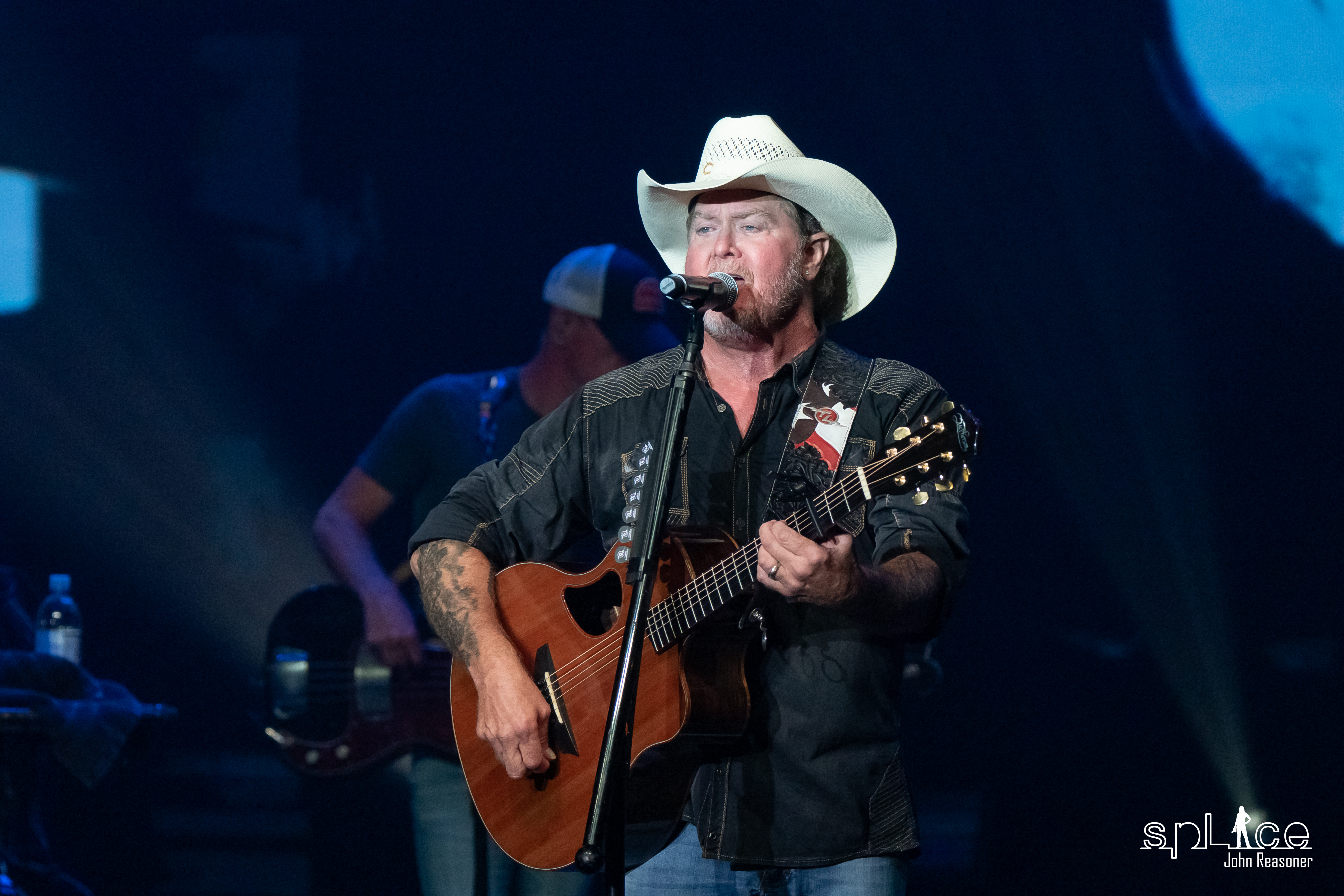 Tracy Lawrence @ Blue Gate Performing Arts Center | © John Reasoner