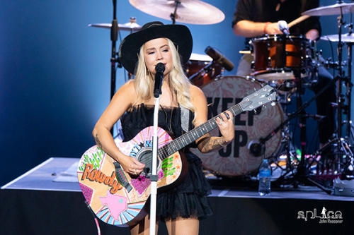 RaeLynn at Niswonger Performing Arts Center